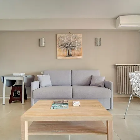 Upstays Terrace 25m2 Carnot * كان